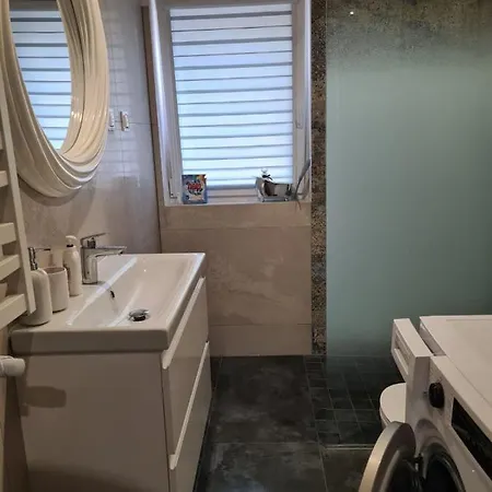 W Sosnowym Lesie 아파트