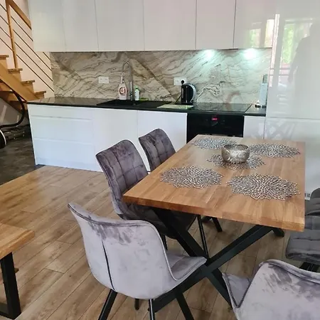 아파트 W Sosnowym Lesie 미에드지보드지