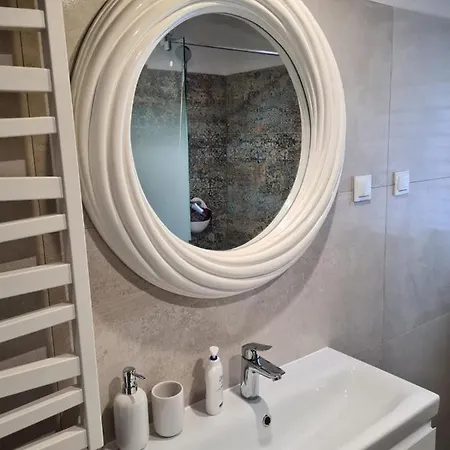 W Sosnowym Lesie * 미에드지보드지