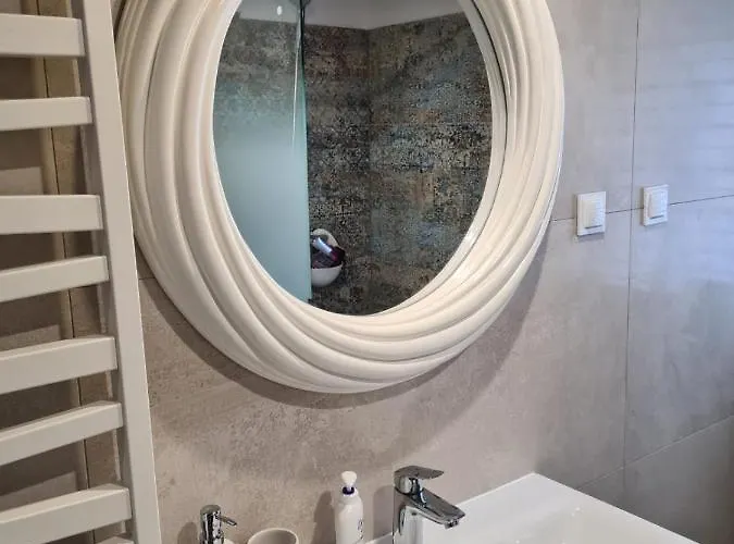 W Sosnowym Lesie * Międzywodzie